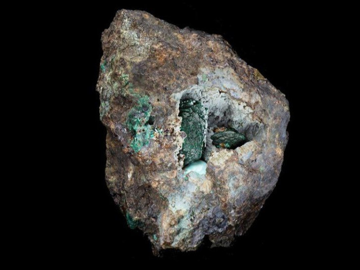 Эрдэмтэд 200 жилийн өмнөх чулуунаас шинэ төрлийн эрдэс олж нээжээ