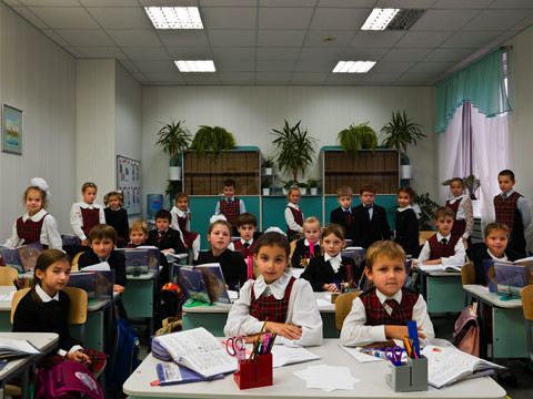 Москва хотын сургуулиудыг танхимаар хичээллүүлэх шийдвэр гаргажээ