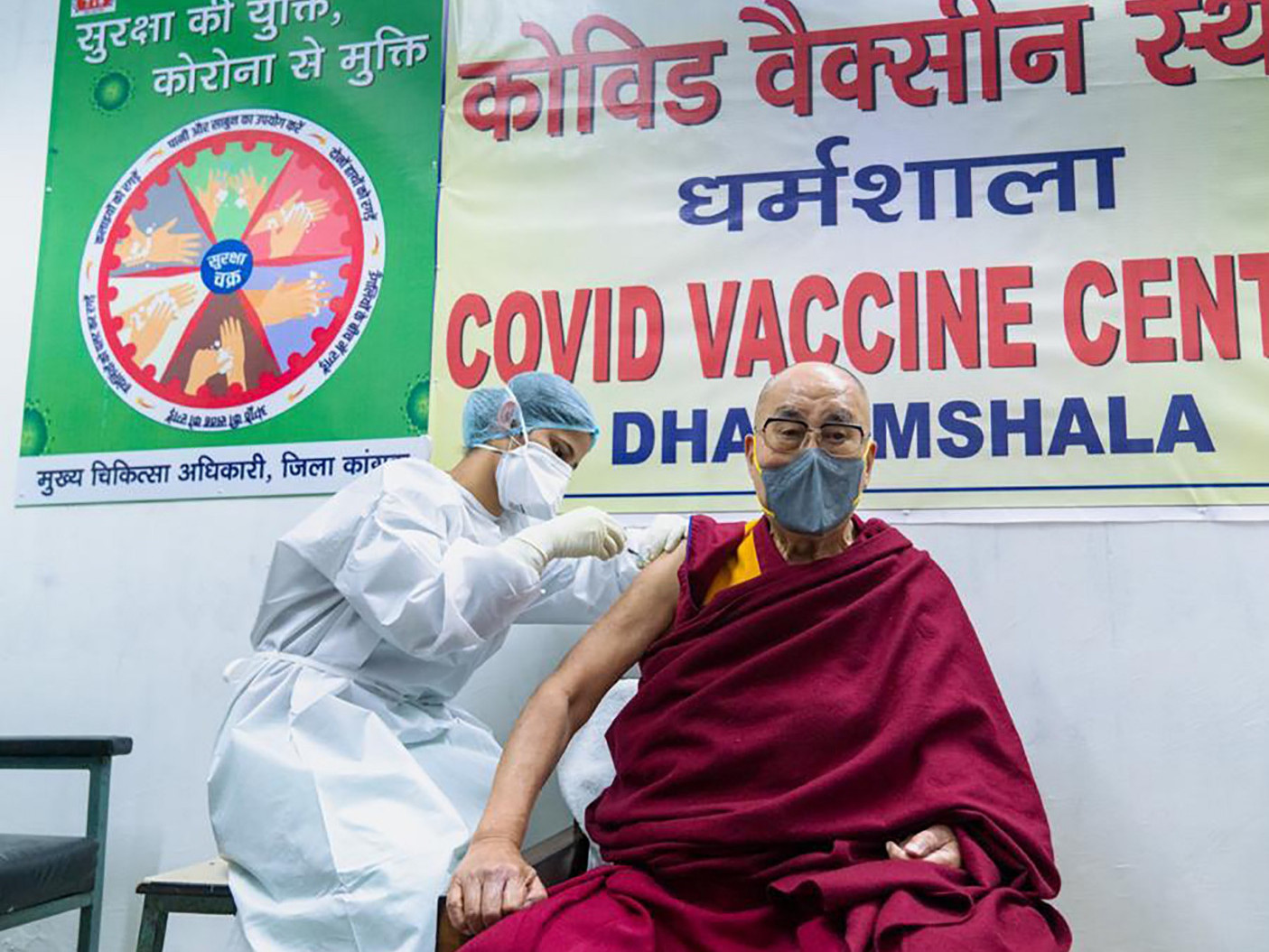 ВИДЕО: Далай лам “АстраЗенека” вакциныг хийлгэжээ