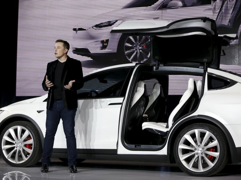Илон Маск: “Tesla”-гийн автомашиныг биткоиноор худалдан авах боломжтой боллоо