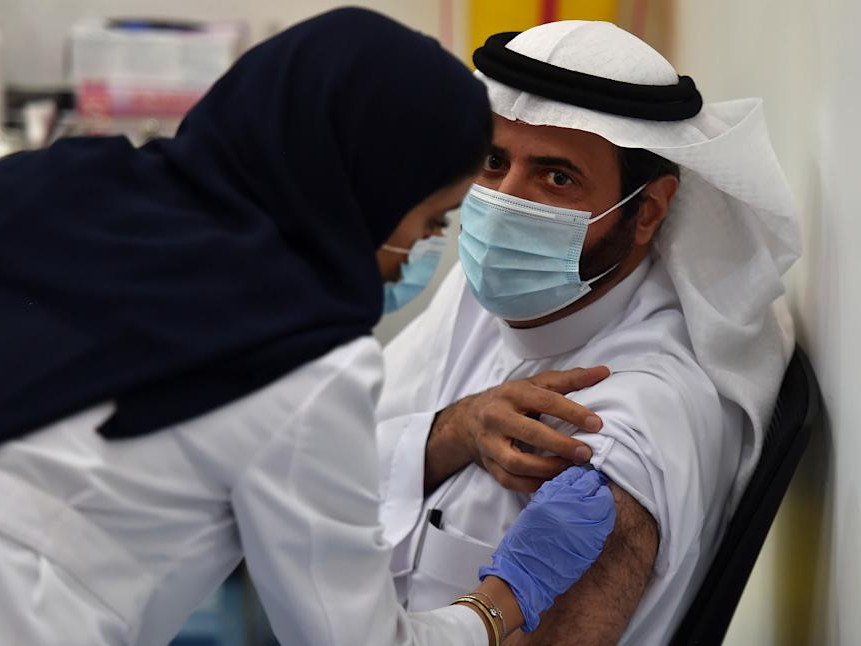 Саудын Араб улс вакцин хийлгээгүй иргэдийг төрийн болон хувийн хэвшилд ажиллахыг хоригложээ