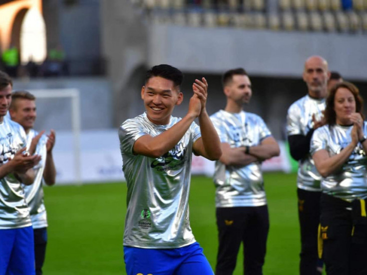 Монголын хөлбөмбөгч Г.Ганбаяр Унгарын дээд лигээс мөнгөн медаль хүртжээ
