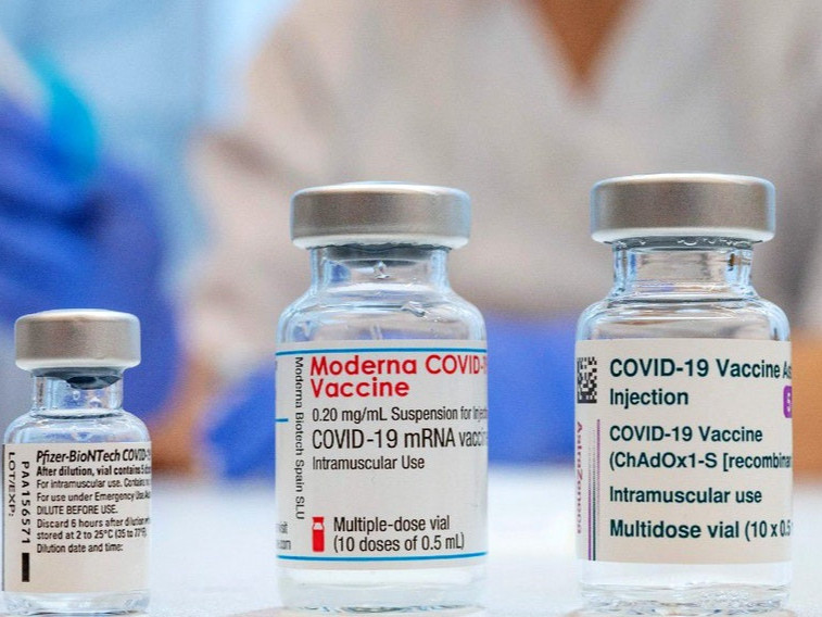 ТАНИЛЦ: COVID-19 вакцины холимог болон гурав дахь тунг хийж буй орнууд