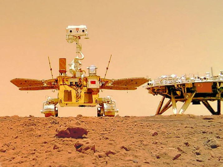 Ангараг гарагт байрлах Хятадын робот шинэ зураг, бичлэгүүдээ илгээжээ