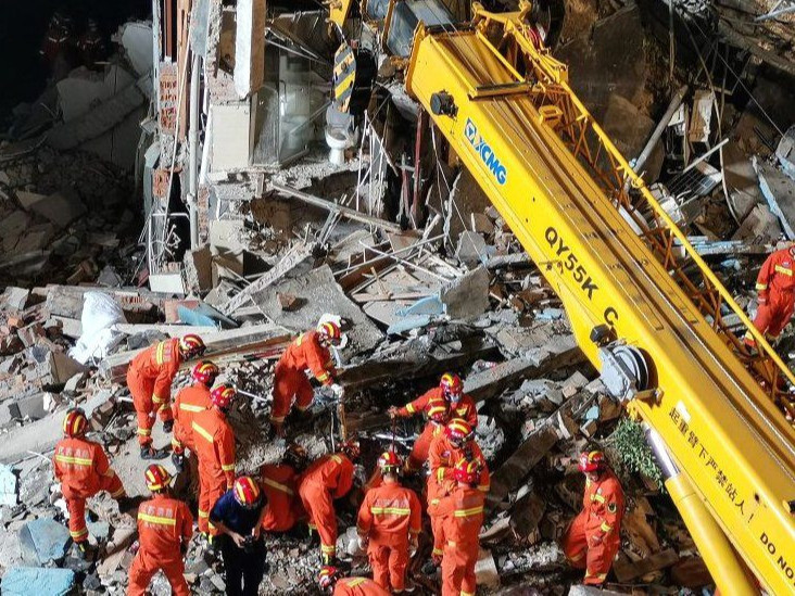 Хятадад барилгын бүтцийг өөрчилсний улмаас нуралт үүсэж 17 хүн нас баржээ