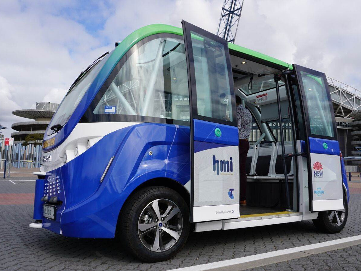 ВИДЕО: Олимпийн хотхонд жолоочгүй автобус тамирчдад үйлчилж байна