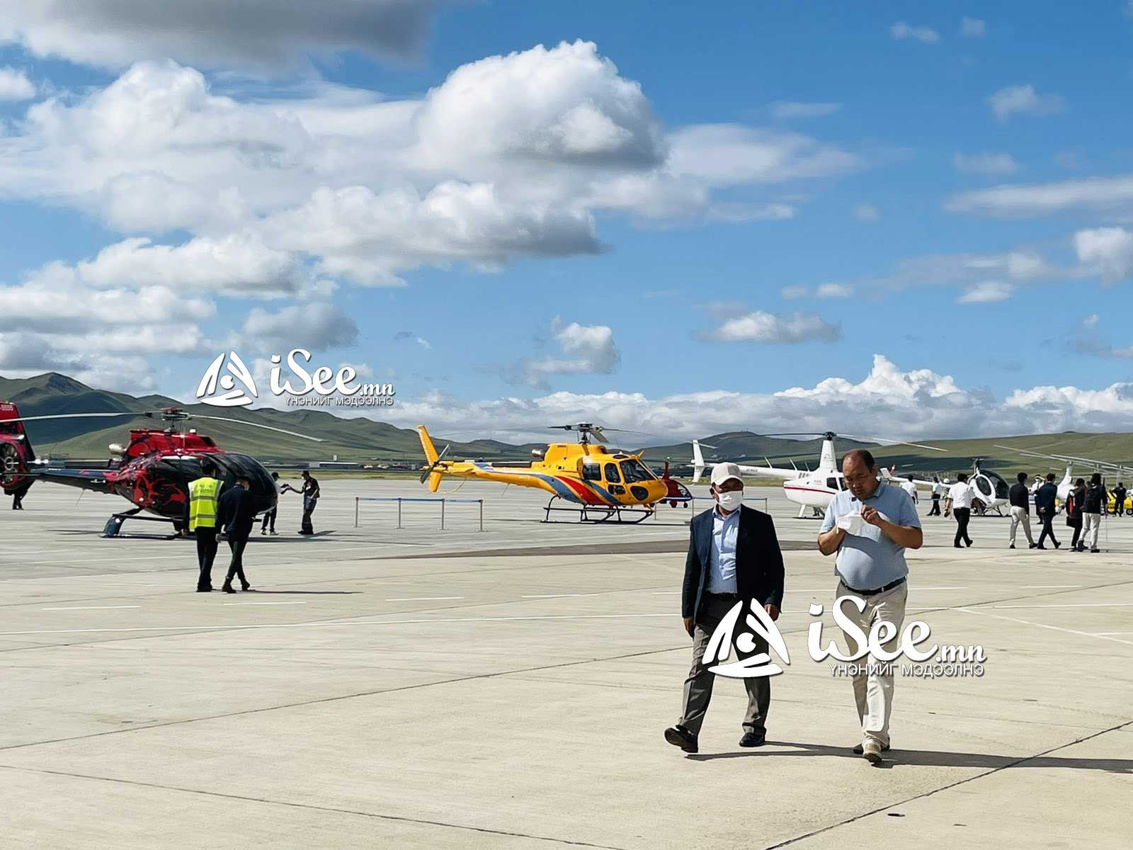 ФОТО: “Буянт-Ухаа” нисэх буудалд бага оврын онгоцны үзүүлбэр болж байна