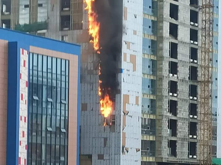 ШУУРХАЙ: "Их Наяд" худалдааны төвийн өргөтгөлд гарсан галыг унтраахаар ажиллаж байна