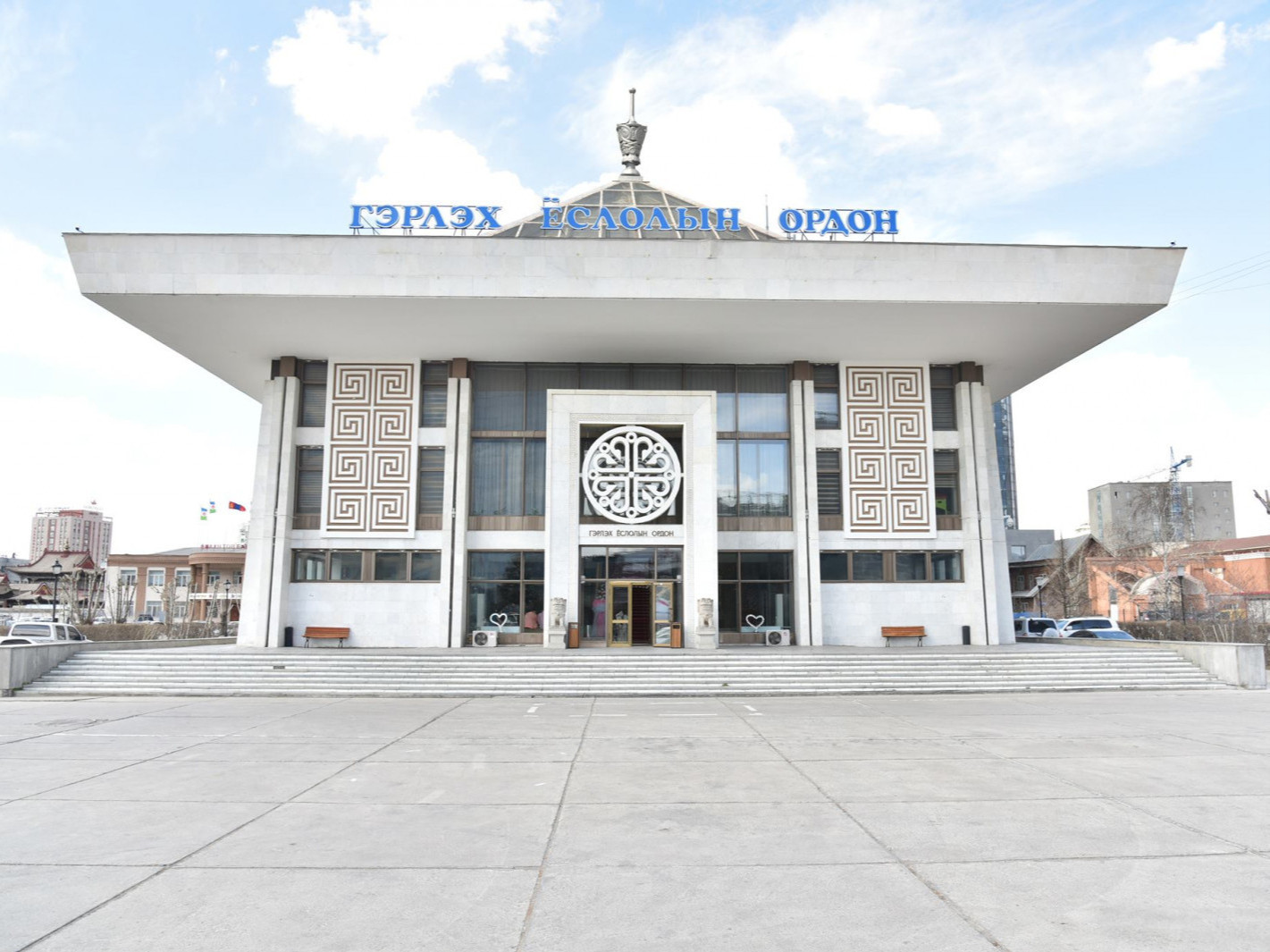 Хуримын ордон халдвар хамгааллын дэглэмээ бариад ажиллана гэв 