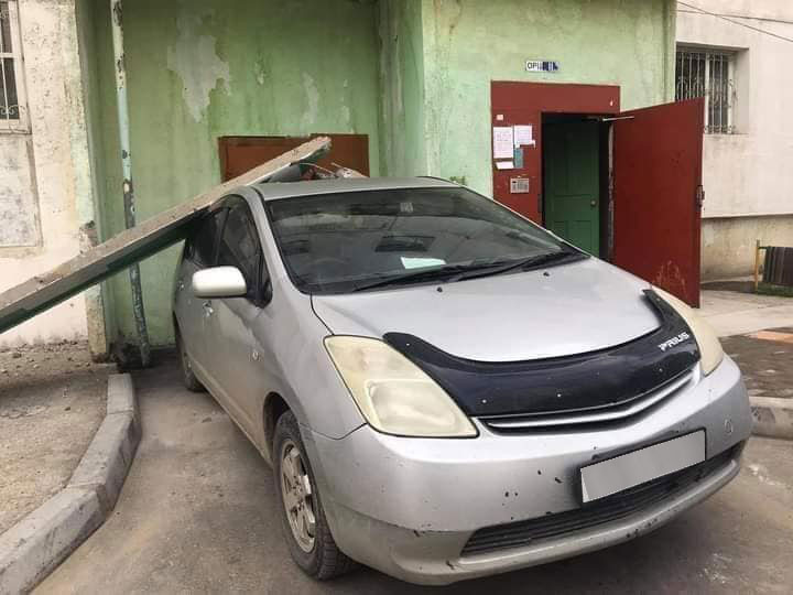 СЭРЭМЖЛҮҮЛЭГ: Хуучны угсармалын орцны гадаах хэсгийн бетон нурж, иргэн эд хөрөнгөөрөө хохирчээ 