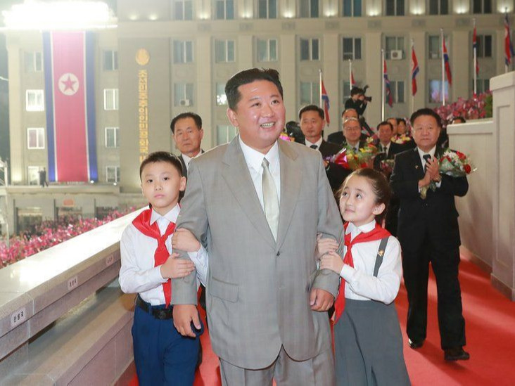 Хойд Солонгосын шөнө дунд болсон жагсаалаас илүү Ким Жон Уны турсан байдал олныг цочирдуулав