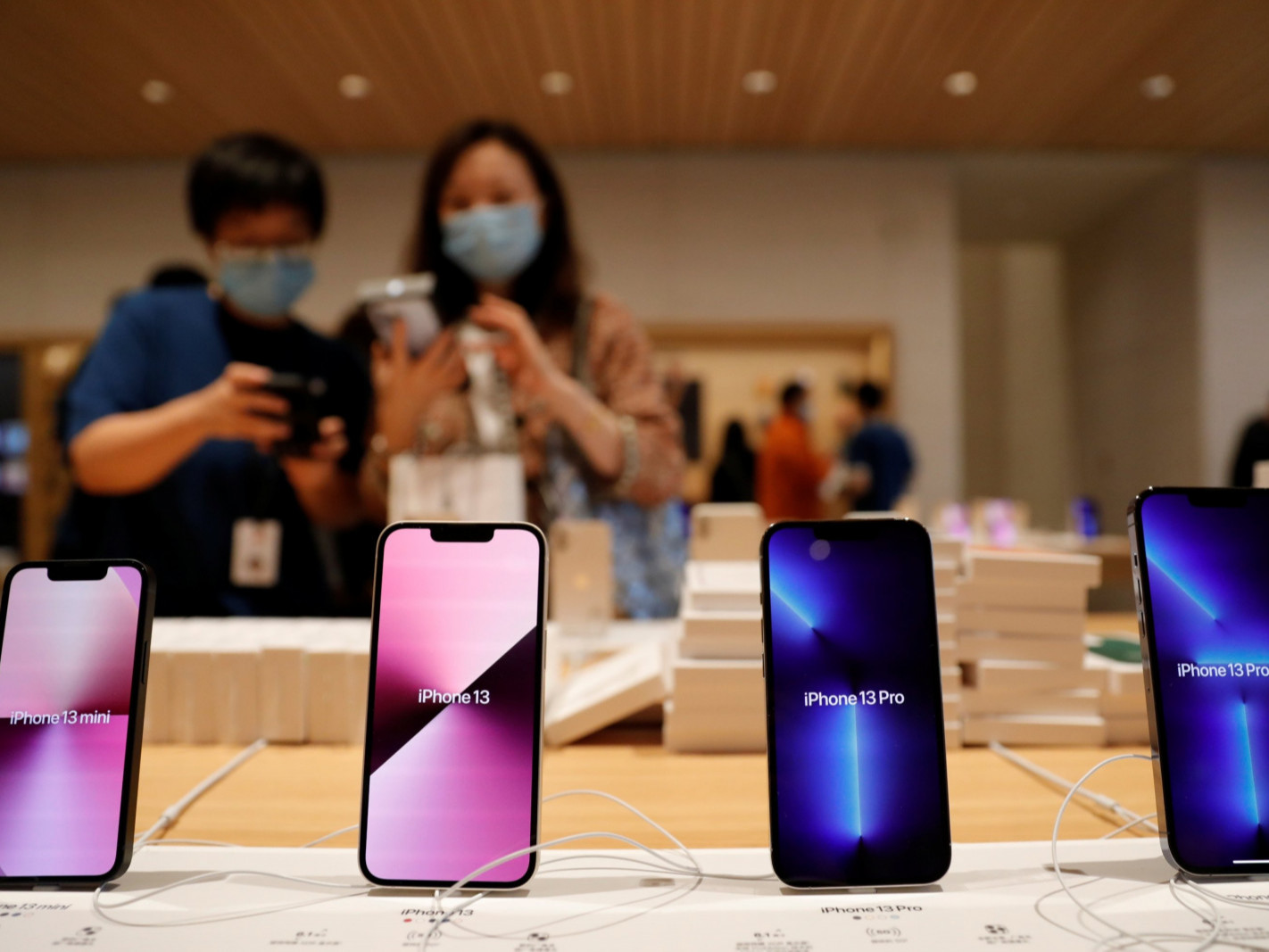 "Apple" компани “iPhone13” гар утасны үйлдвэрлэлийн хэмжээг бууруулна