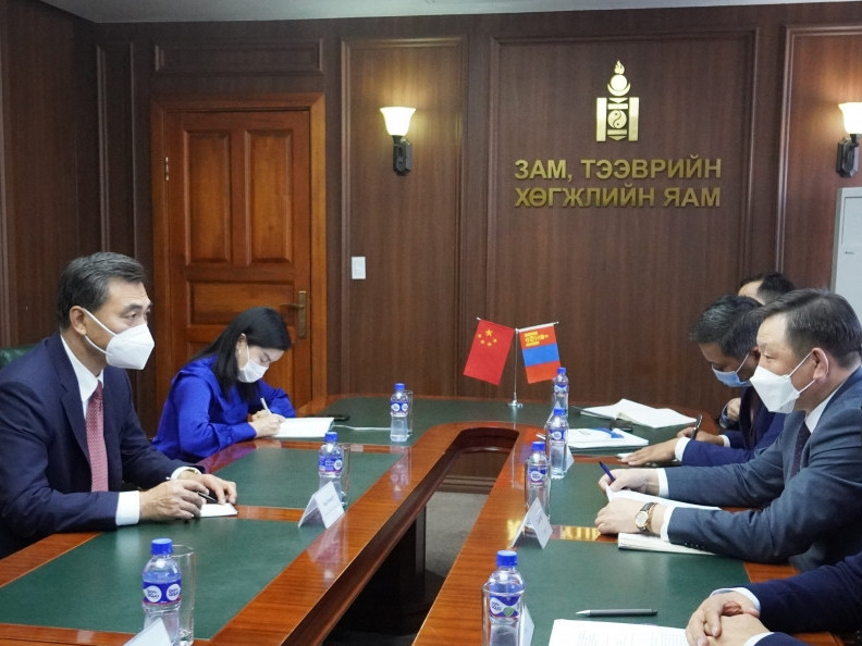 БНХАУ-аас татах ачаа тээврийг нэвтрүүлэхэд анхаарал хандуулахыг Элчин сайдаас хүсэв