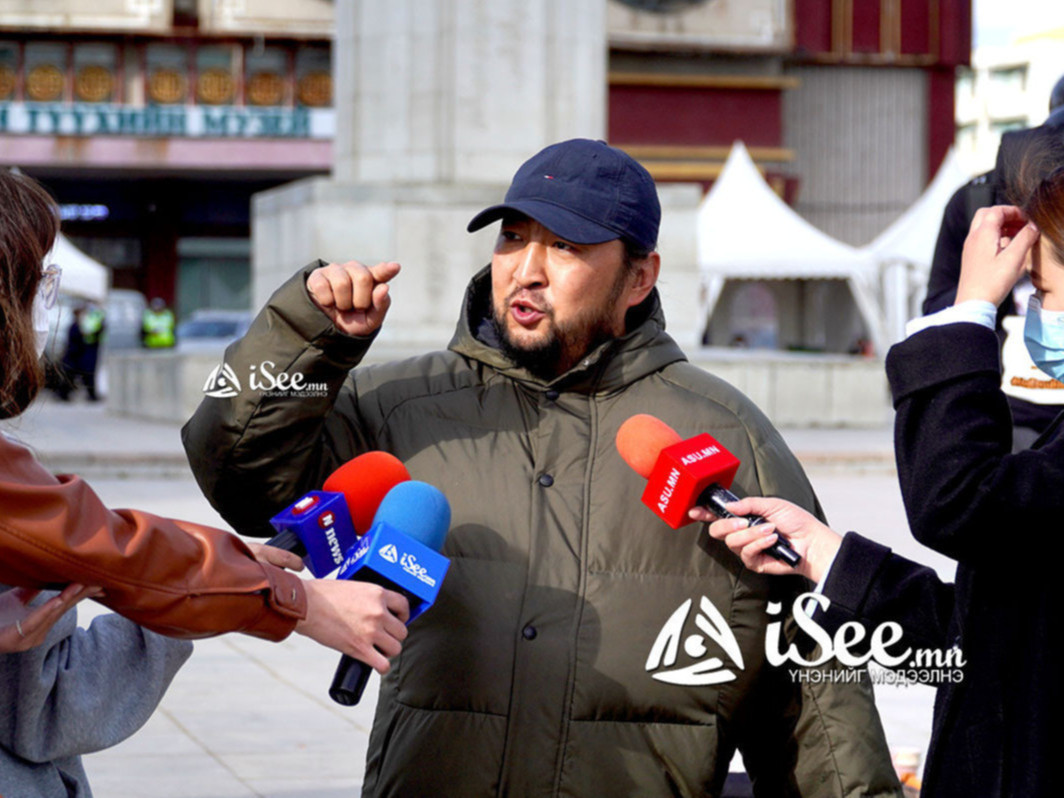 ЗАХИРАМЖ: Д.Монголхүүг цагдаагийн алба хаагчидтай уулзахыг нь хориглож суллажээ