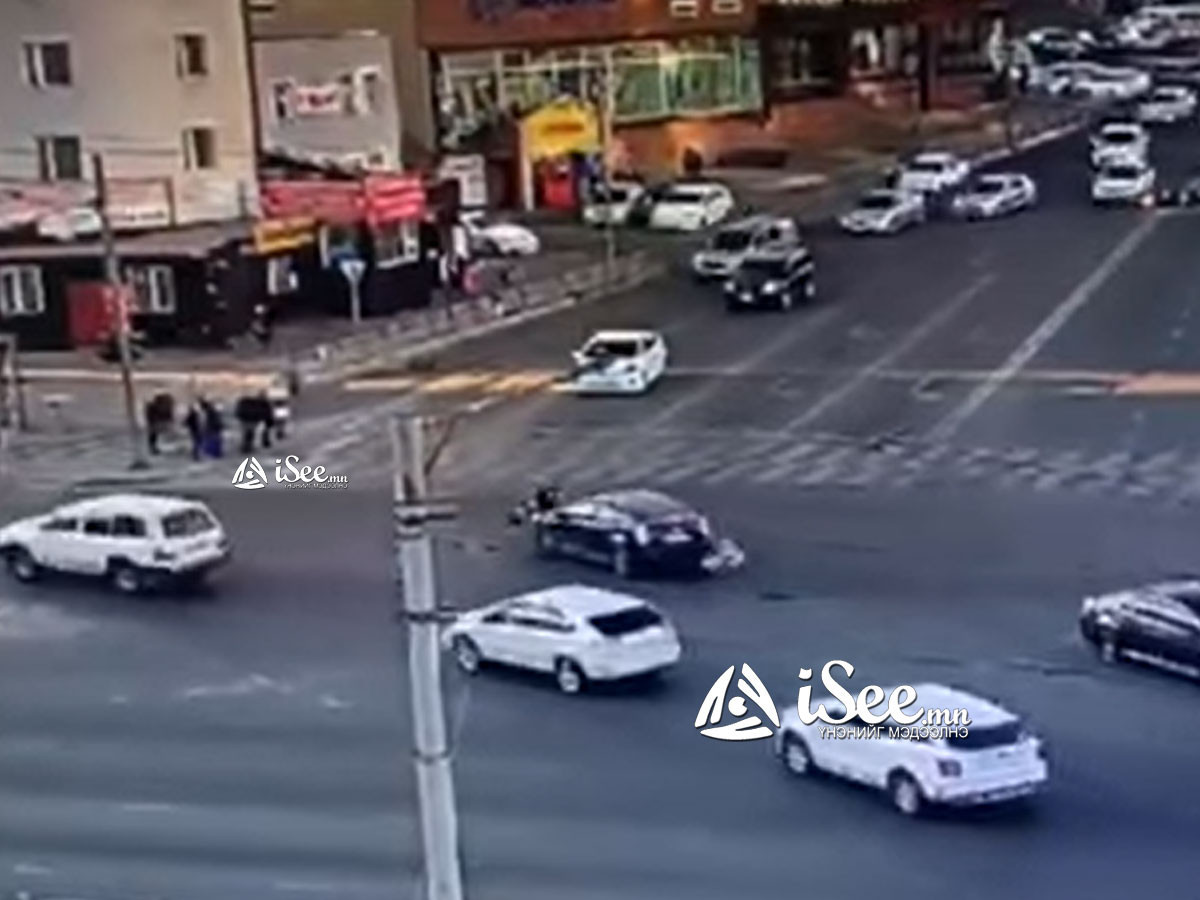ВИДЕО: Үүргээ гүйцэтгэж байсан цагдаагийн алба хаагчийг мөргөж гэмтээсэн зам тээврийн осол гарлаа