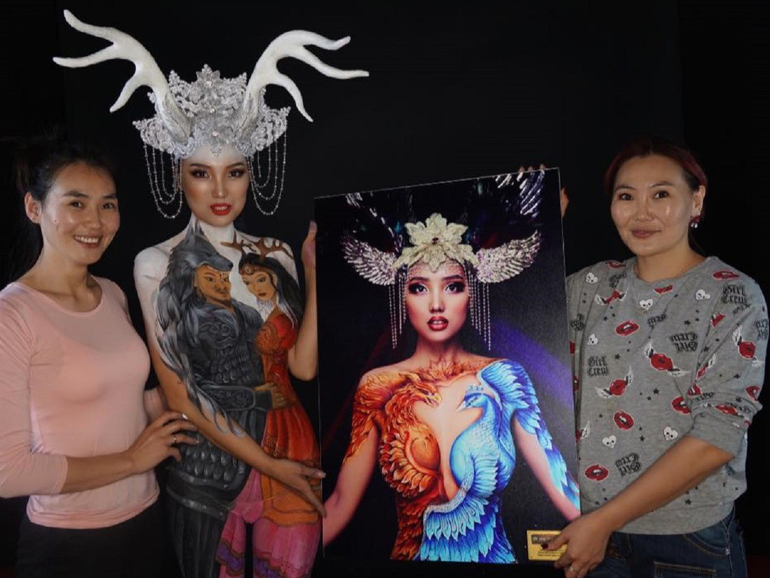 Монголын уран бүтээлч “Body Painting”-ийн төрөлд түрүүлж, ДЭЛХИЙН цомын эзэн болжээ