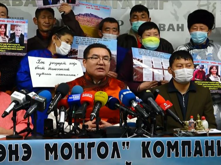 Байгалийн баялгаа сүйтгэж буй "Эрдэнэ Монгол" ХХК-тай нутгийн иргэд зэвсэг барин тэмцэнэ гэв