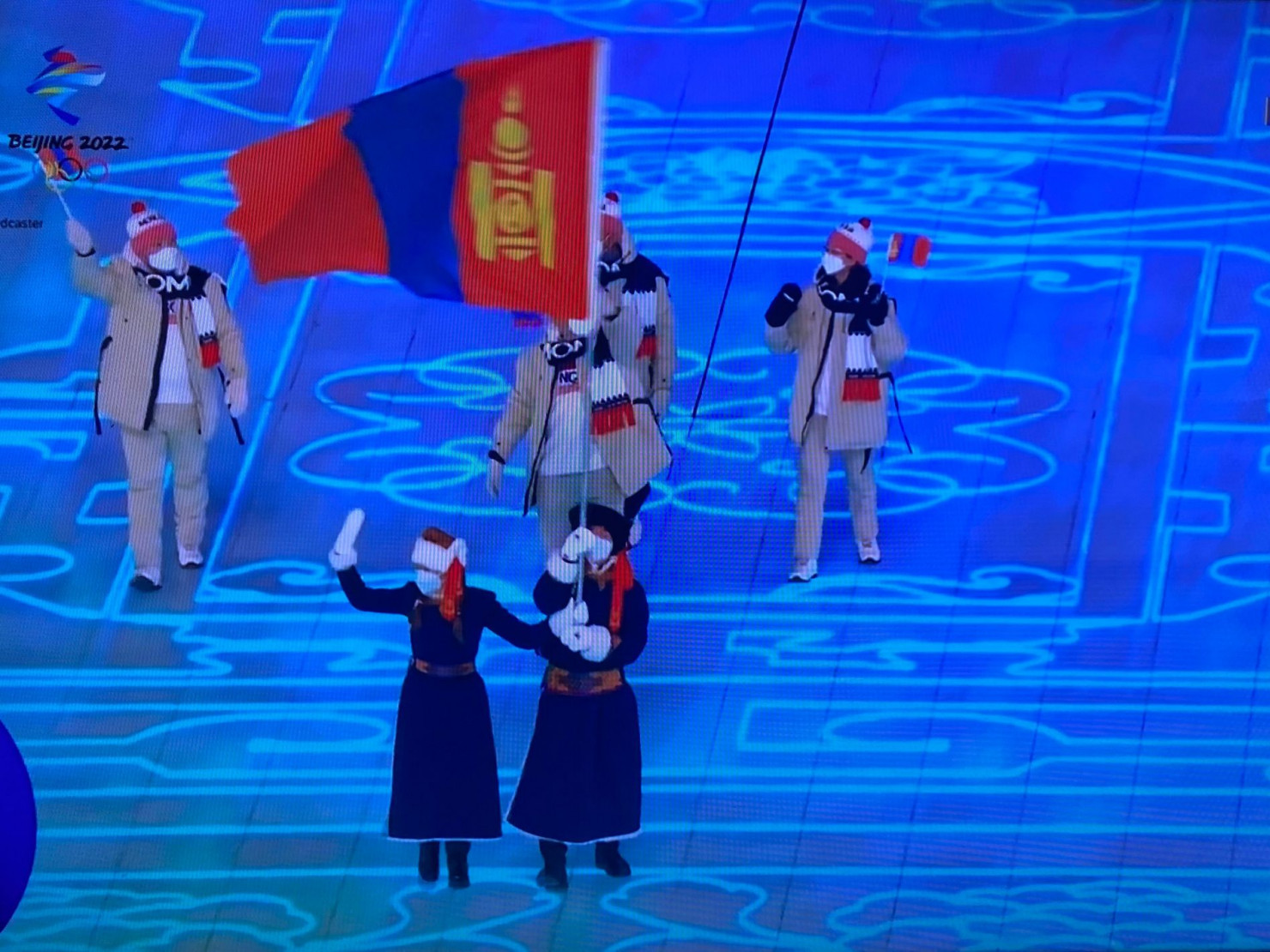 ФОТО: Өвлийн олимпод оролцож буй Монгол Улсын тамирчид цэнгэлдэхэд  орж ирлээ