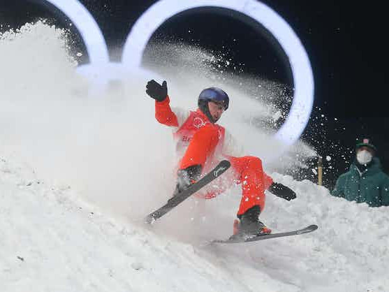 Хятадад их хэмжээний цас орсны улмаас өвлийн олимпын зарим тэмцээнийг хойшлуулжээ
