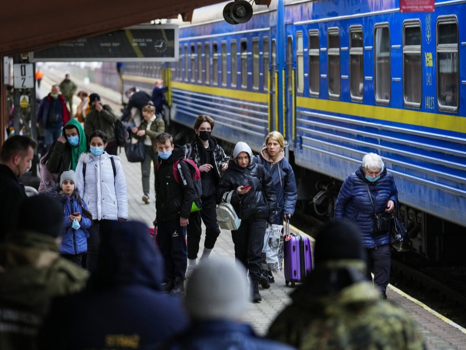 “Польш улс Украинаас шархадсан хүмүүсийг тээвэрлэх галт тэрэг гаргана” гэж мэдэгдлээ