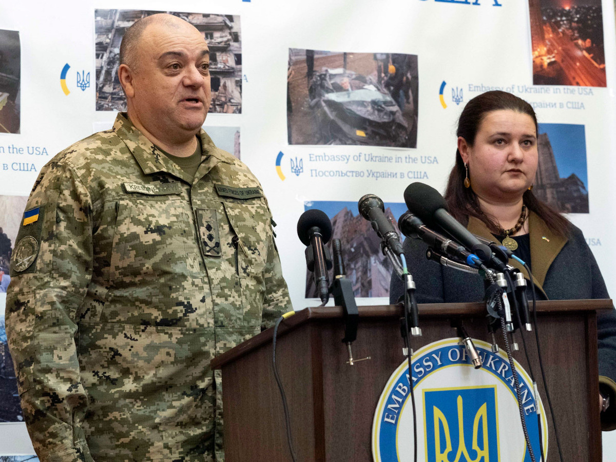 "Олзлогдсон орос цэргүүд эцэг эхтэйгээ утсаар ярихыг зөвшөөрсөн" гэж Украины генерал мэдэгджээ