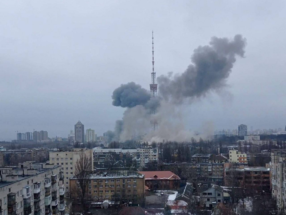 ВИДЕО: Киев хотын телевизийн цамхагт цохилт өгч эхэлжээ