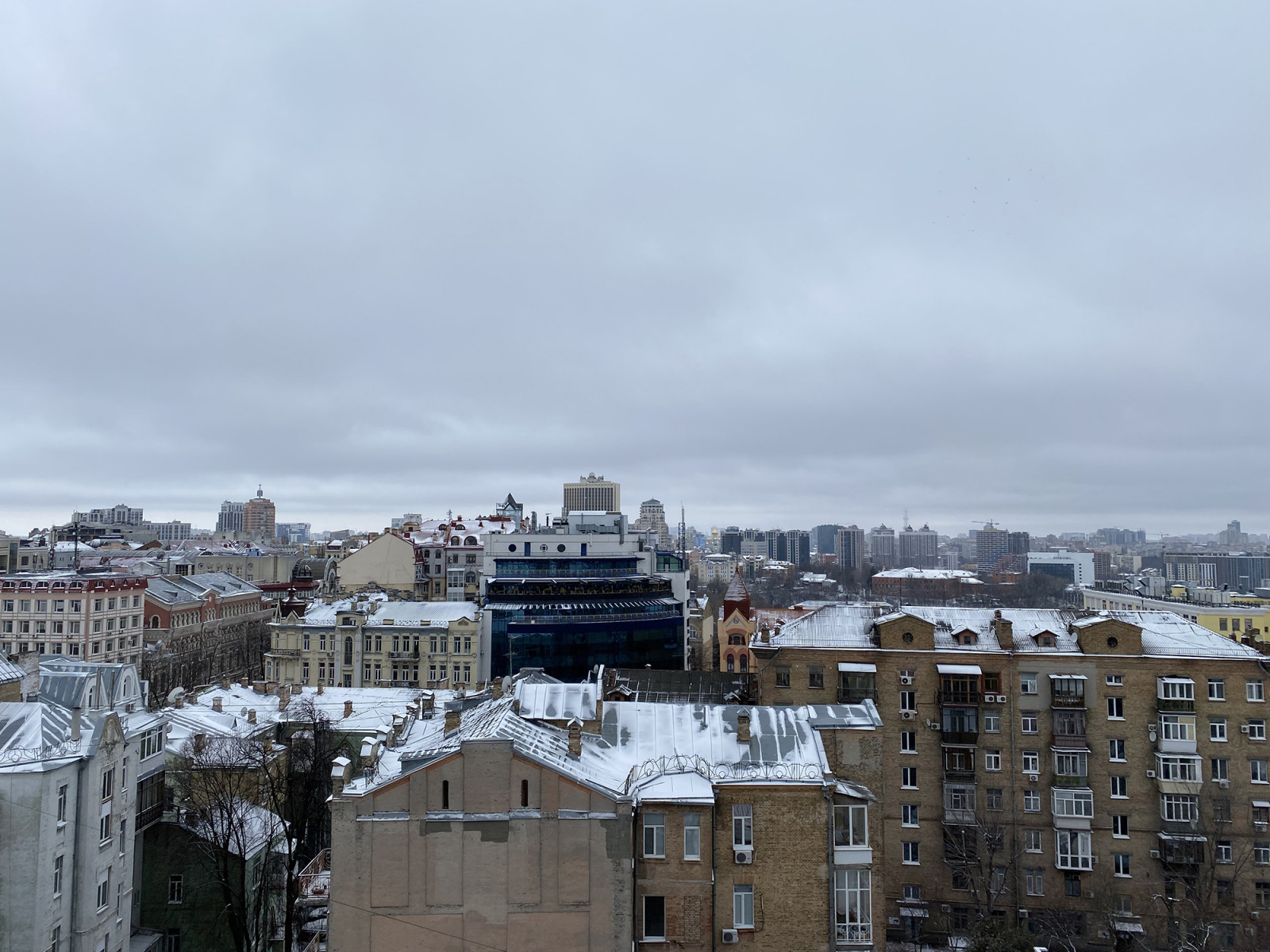 Оросын  цэргүүд Киев рүү ойртож байгаа энэ үед хүйтний эрч чангарч байгаа нь асуудлыг улам хурцатгах болжээ