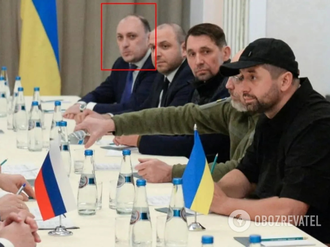 Хэлэлцээнд оролцсон Украины төлөөлөгчийг “эх орноосоо урвасан” хэмээн баривчлах үеэр, буудан хөнөөжээ