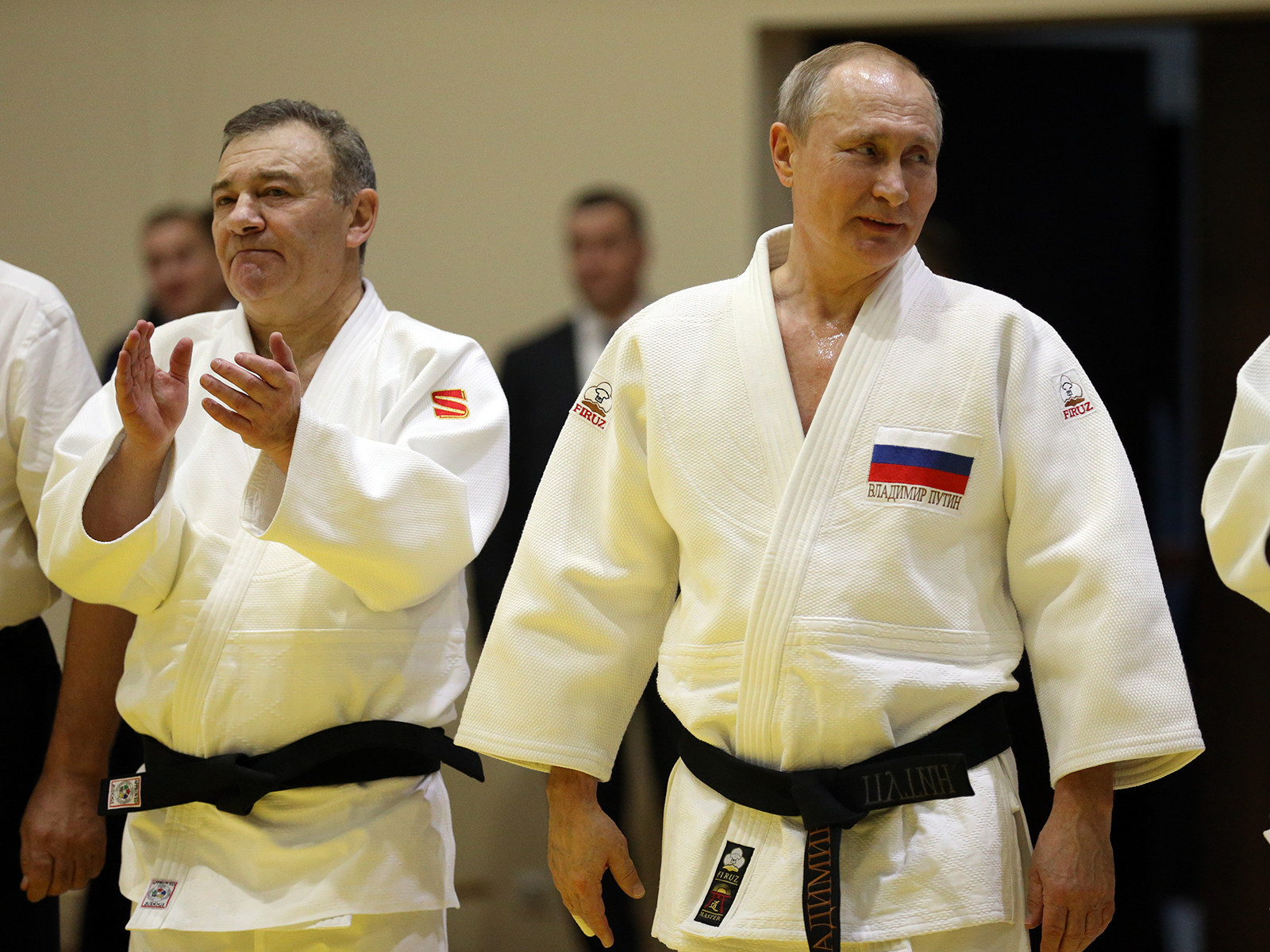 В.Путин, А.Ротенберг нарыг Олон улсын жүдо бөхийн холбооны бүх албан тушаалаас нь чөлөөлсөн гэж мэдэгдэв