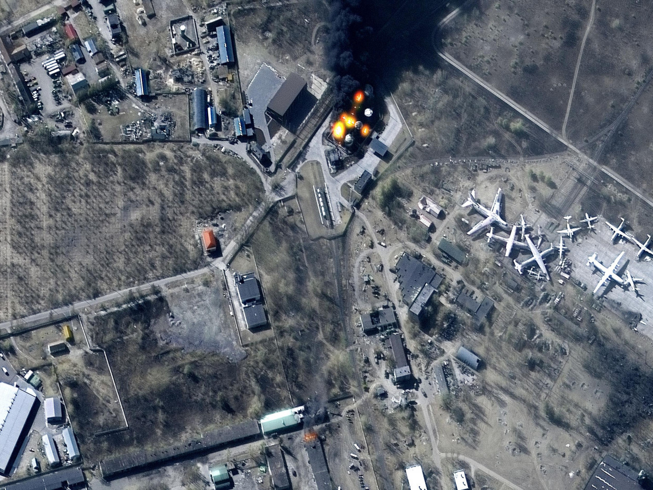 Львов хотын ойролцоо агаарын цохилт өгч, Оросын арми Украины баруун зүгт өргөжиж эхэлжээ