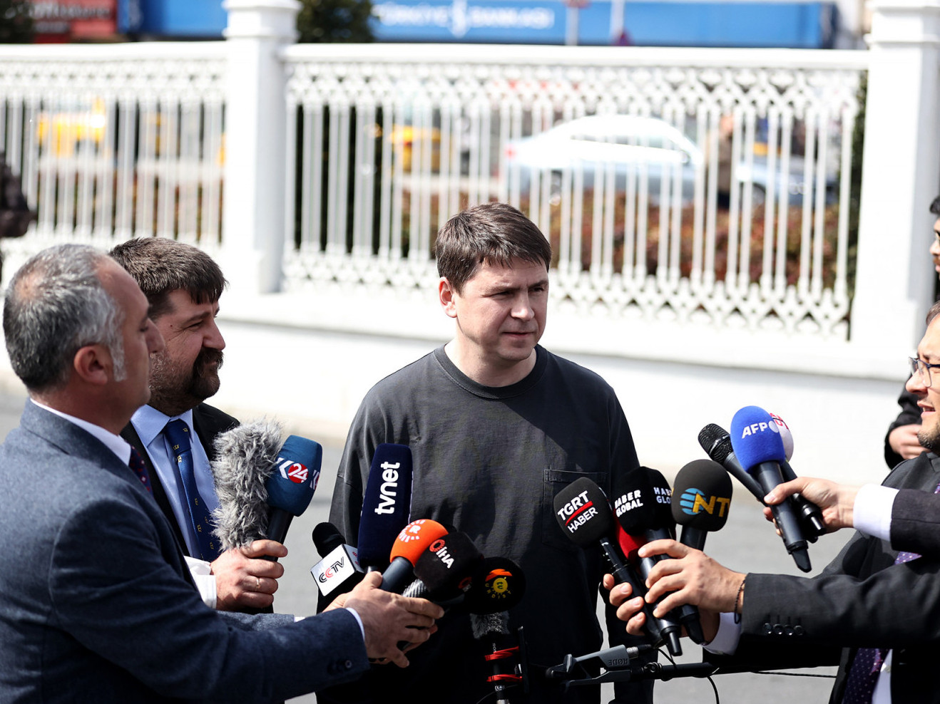 "В.Путин, В.Зеленский нарыг уулзах боломж олгоход хангалттай ахиц гарсан" гэж Украины тал мэдэгдлээ