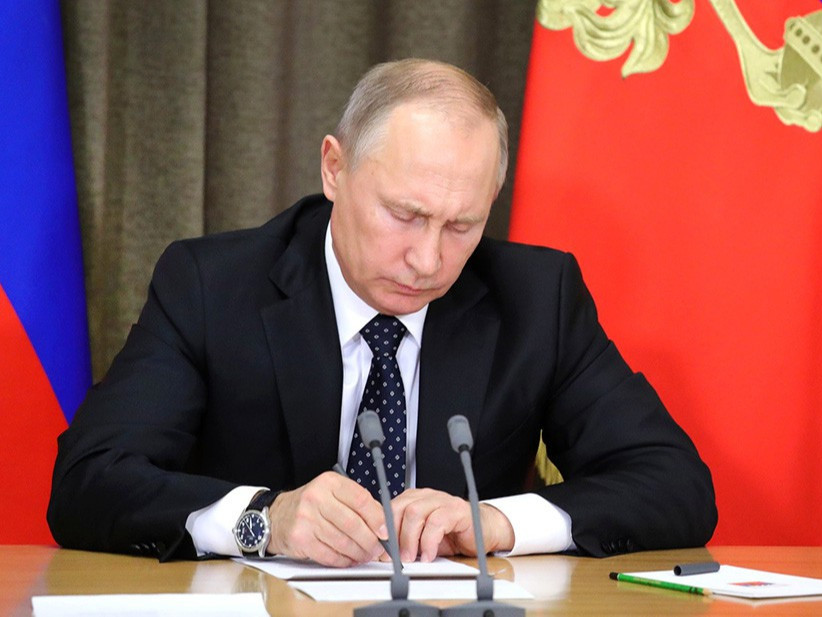 В.Путин 134 мянган хүнийг цэрэгт татах зарлигт гарын үсэг зурлаа