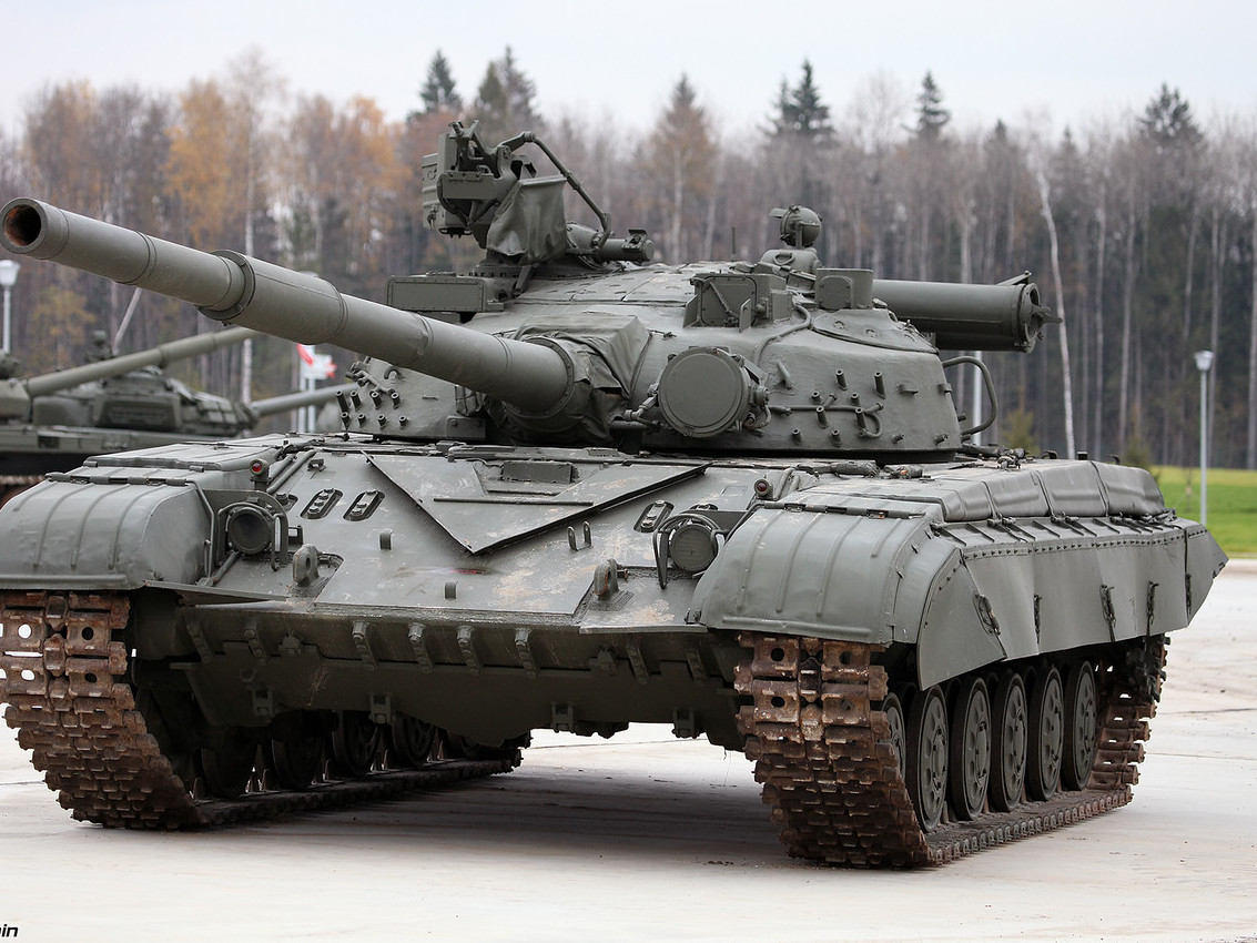 Чех улс Зөвлөлтийн үеийн танк, байлдааны машинуудыг Украинд нийлүүлнэ