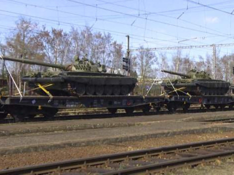 ФОТО: Чехээс Украинд өгч байгаа танкын цувааг орон нутгийн хэвлэлд онцолжээ