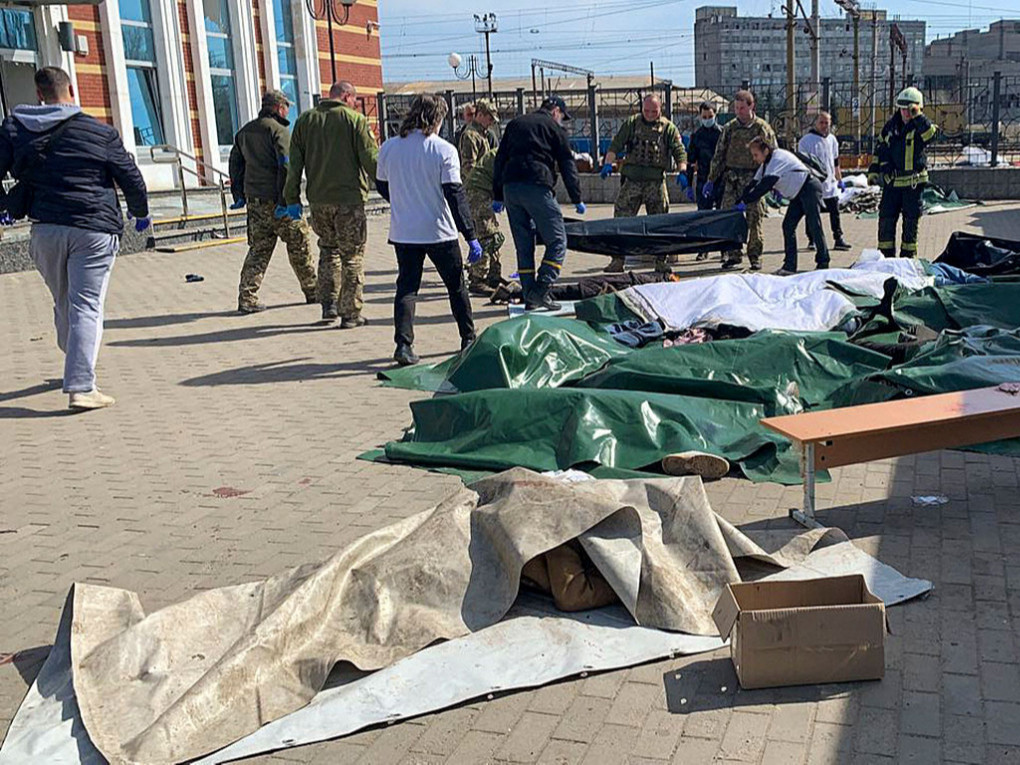 ОХУ галт тэрэгний буудал руу  пуужин харвасны улмаас 30 гаруй хүн амь үрэгдсэн гэж Украины тал мэдэгдлээ