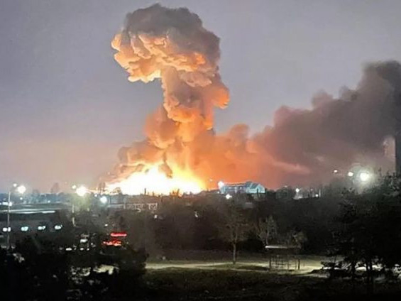 Киев хотод хүчтэй дэлбэрэлт болж, цахилгаан тасарсан гэж мэдэгдлээ