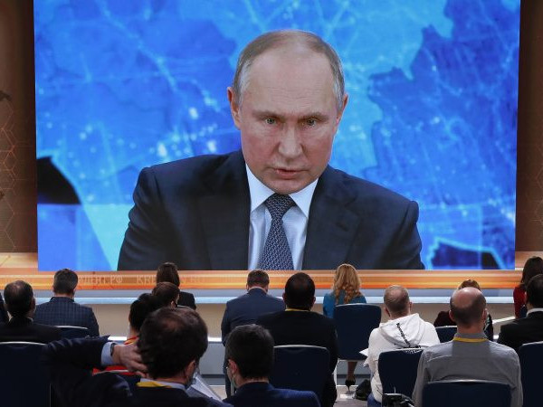 В.Путин ЗХУ-ыг нацист Германтай адилтган үзвэл 15 хоногоор баривчлах хуульд гарын үсэг зуржээ