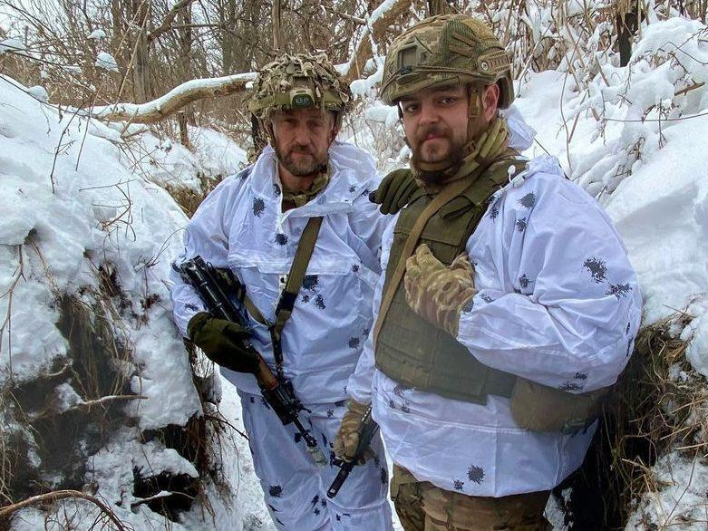 Оросуудад олзлогдсон Их Британийн хоёр байлдагч өөрсдийг нь В.Медведчукаар солилцож авахыг Борис Жонсоноос хүсжээ