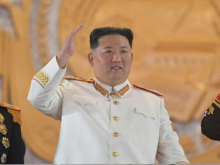 Ким Жон Ун цөмийн зэвсгийн нөөцөө нэмэгдүүлэхээ амлав