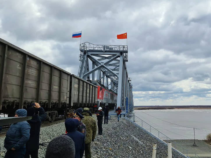 Орос өөрийн хилийн боомтод Хятад руу чиглэсэн НАРИЙН ЦАРИГИЙН төмөр зам барьж, ашиглалтад оруулжээ