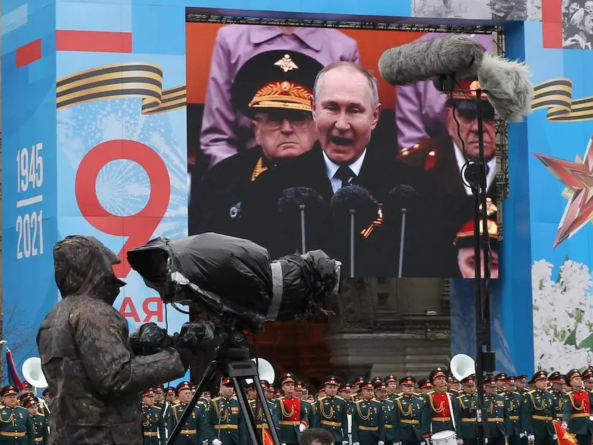 "В.Путин тавдугаар сарын 9-ний өдөр Украинд албан ёсоор дайн зарлаж магадгүй" гэж үзжээ