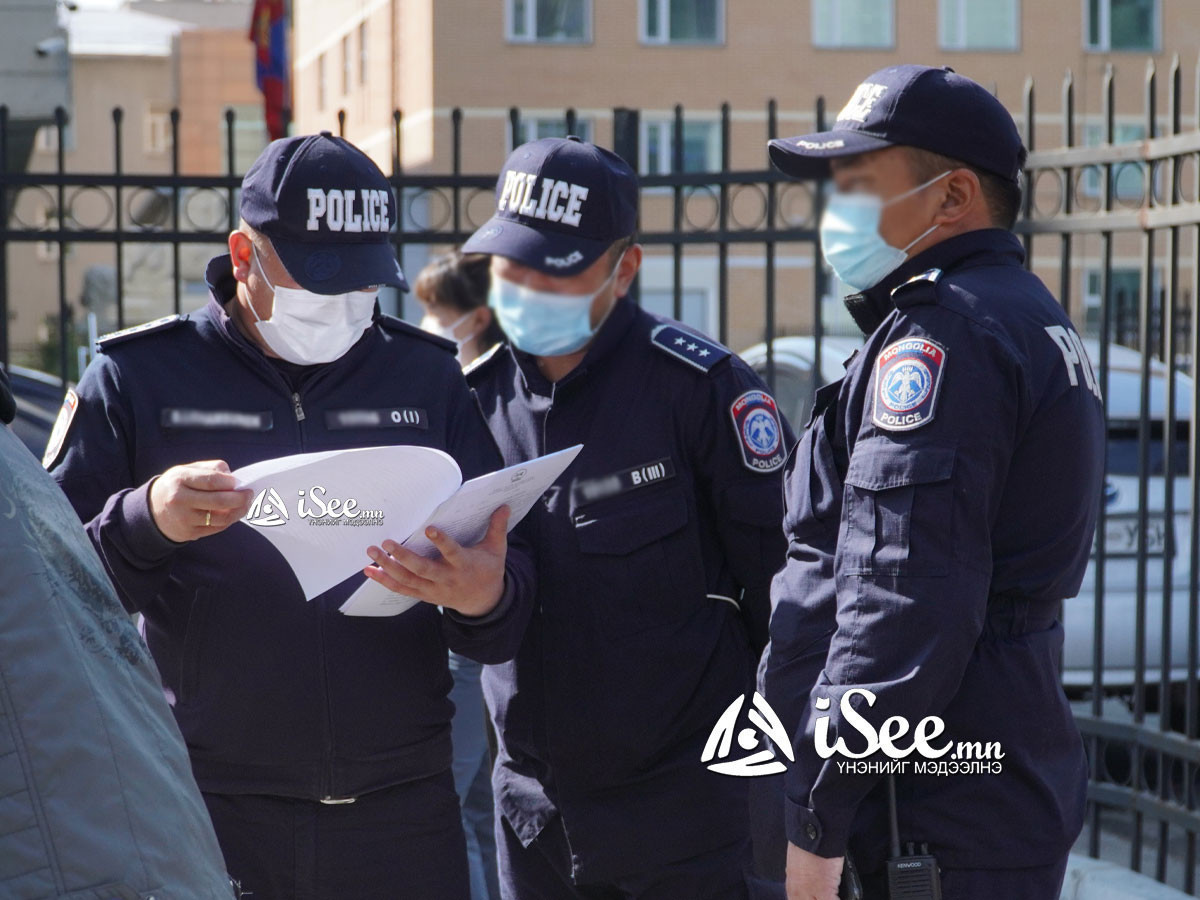 Үйлчилгээний газрын хаалгыг эвдэж архи согтууруулах ундааны зүйл хулгайлжээ