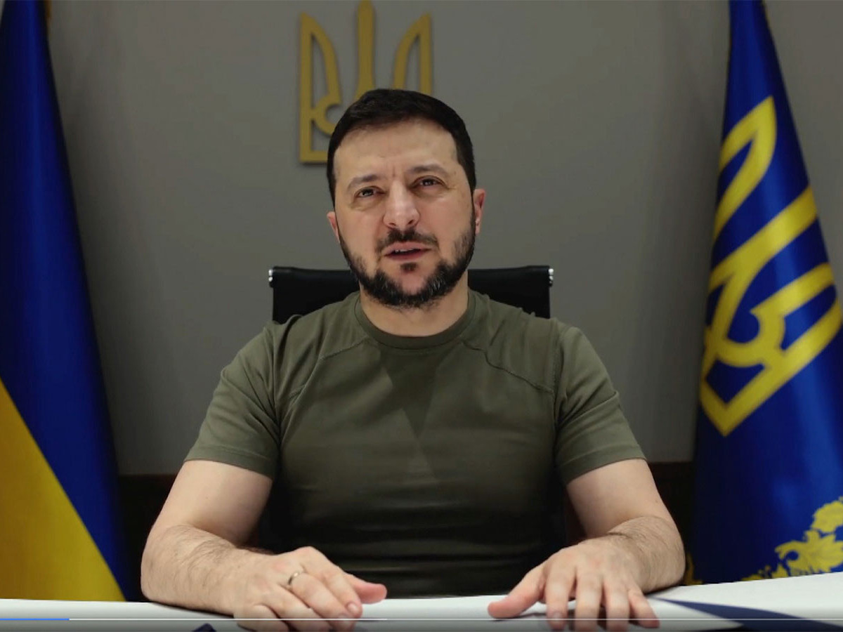 "Азовсталь гангийн үйлдвэр рүү хийх Оросуудын дайралт зогсохгүй байна" гэж В.Зеленский хэлжээ