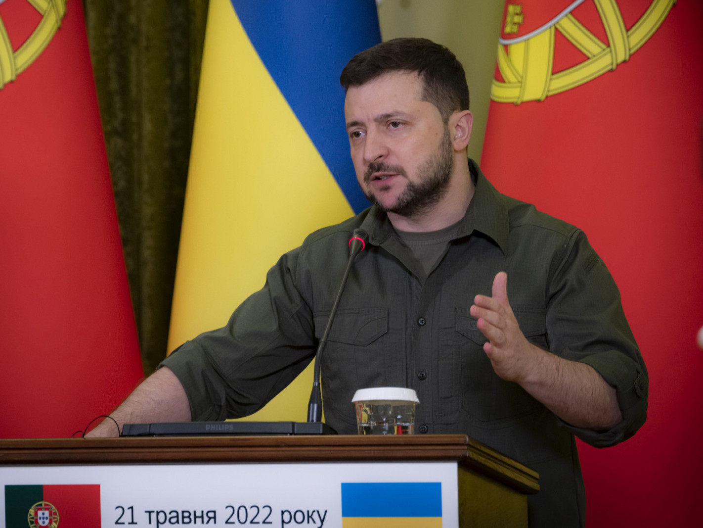 "Оросууд Украины бүх боомтуудыг хаасан нь хүнсний хямралыг бий болгоно" гэж В.Зеленский анхааруулжээ