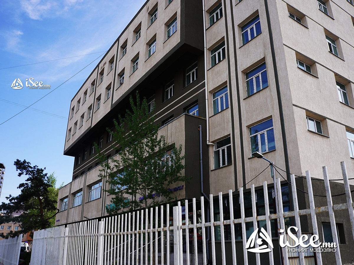 ХЭРГИЙН МӨРӨӨР: Улсын нэгдүгээр эмнэлгийн цонхноос унаж амиа алдсан иргэн “Амь авраарай” хэмээн тусламж гуйж, цонхноос зүүгдэж байжээ