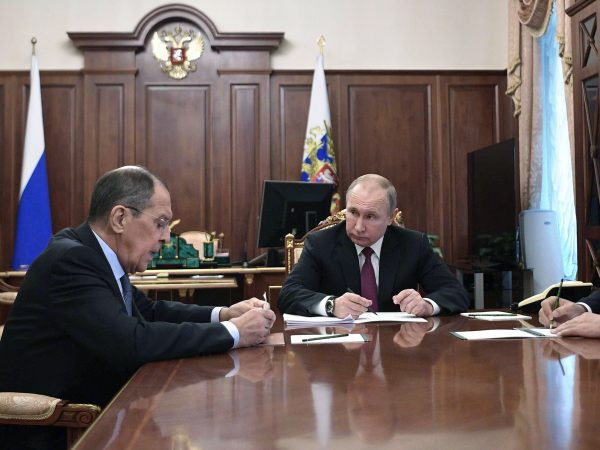 "Украины зэвсэгт хүчнийг Донбассаас гаргах нь туйлын чухал асуудал" гэж ОХУ-ын Гадаад хэргийн сайд мэдэгджээ