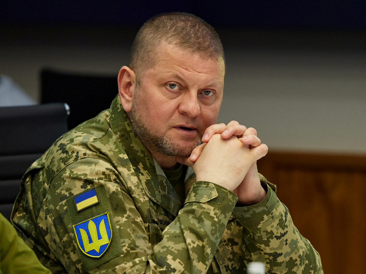 Украины ерөнхий командлагч байлдааны талбарын талаарх мэдээлэл хийжээ