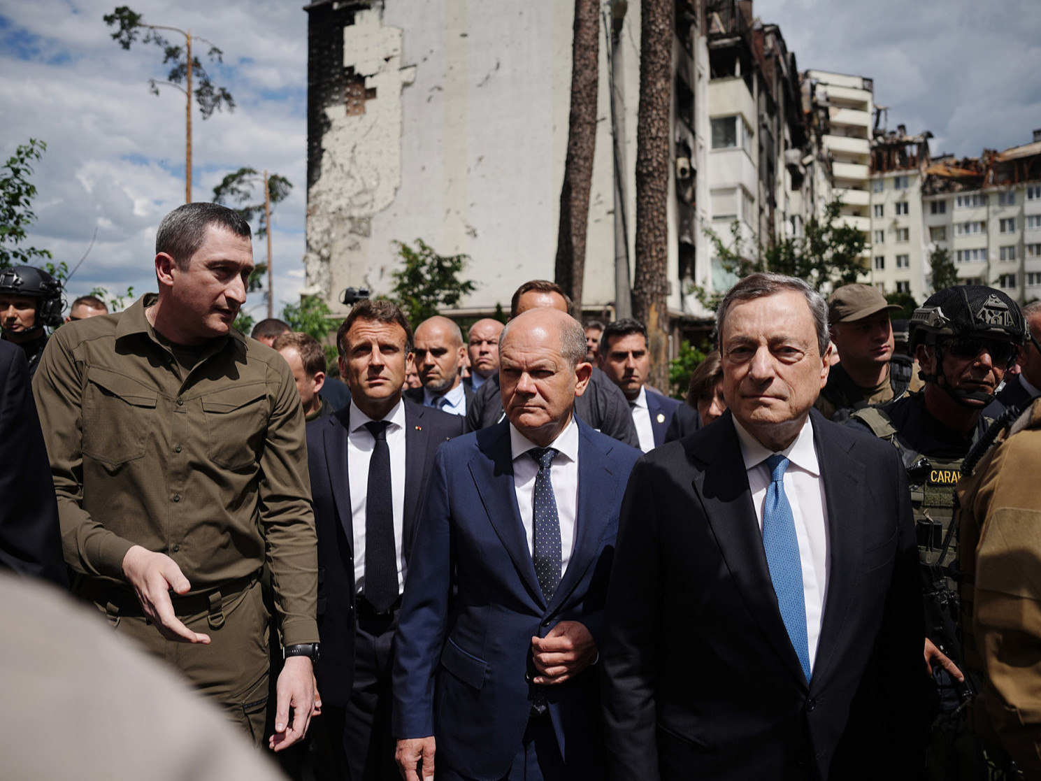 Европын гурван орны удирдагч Оросын халдлагад өртсөн Ирпин хотод очжээ