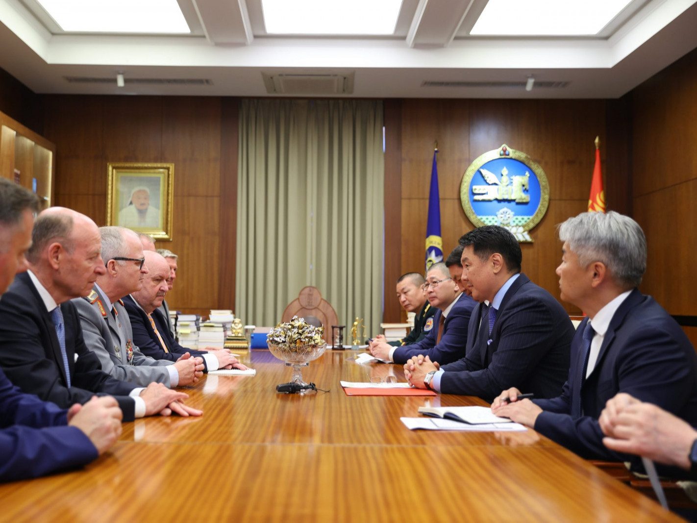  Монгол Улсын Ерөнхийлөгчид ХБНГУ-ын Холбооны Зэвсэгт хүчний Жанжин штабын дарга бараалхав