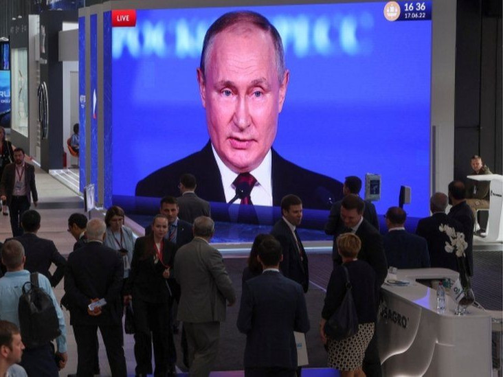 Хакерууд сүлжээнд халдсаны улмаас В.Путины илтгэл 90 минут хойшилжээ